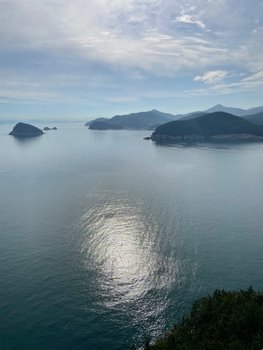 실시간 예약이 가능한 바다 위에 떠있는 바낙스호 낚시 선박