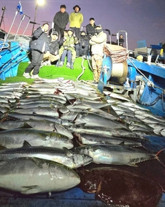 열정 넘치는 빅게이머들의 불꽃 저킹! 관탈권 대방어 대부시리 대삼치 선상낚시로 잡은 물고기 조황