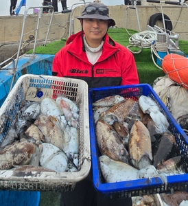 [제주 물곰호] 진한 먹통의 향연!제주 심해 갑오징어 에깅ㅡ3월17일 선상낚시로 잡은 물고기 조황