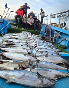 [제주 물곰호] 낚시대가 3동강으로 박살나도 그저 싱글벙글 즐거운 지깅! 선상낚시로 잡은 물고기 조황