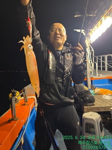 6월24일 제주잡스호 한치낚시 조황입니다  선상낚시로 잡은 물고기 조황