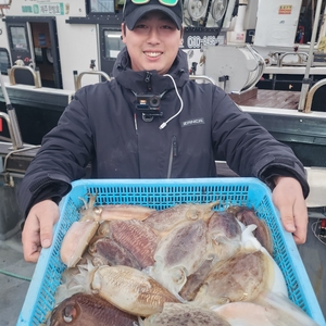 심해 갑오징어 출조 모십니다 선상낚시로 잡은 물고기 조황