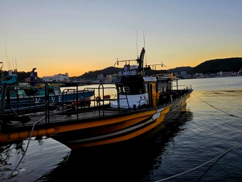 실시간 예약이 가능한 바다 위에 떠있는 포항 포세이돈호 낚시 선박