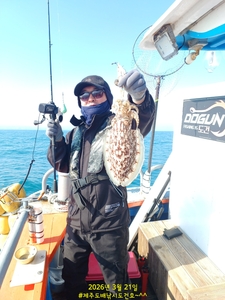 손맛이 끝내줍니다. 선상낚시로 잡은 물고기 조황