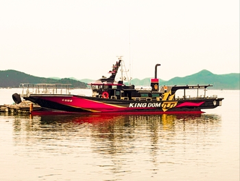 실시간 예약이 가능한 바다 위에 떠있는 포항 킹덤호 낚시 선박